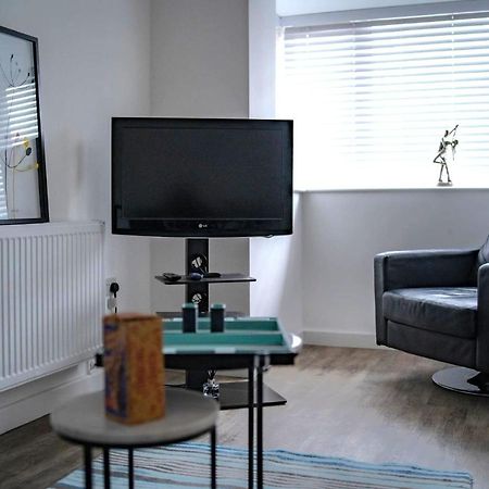 The Red House Modern Stylish Home From Home Walking Distance To Cardiff Bay And City Centre With Parking Esterno foto