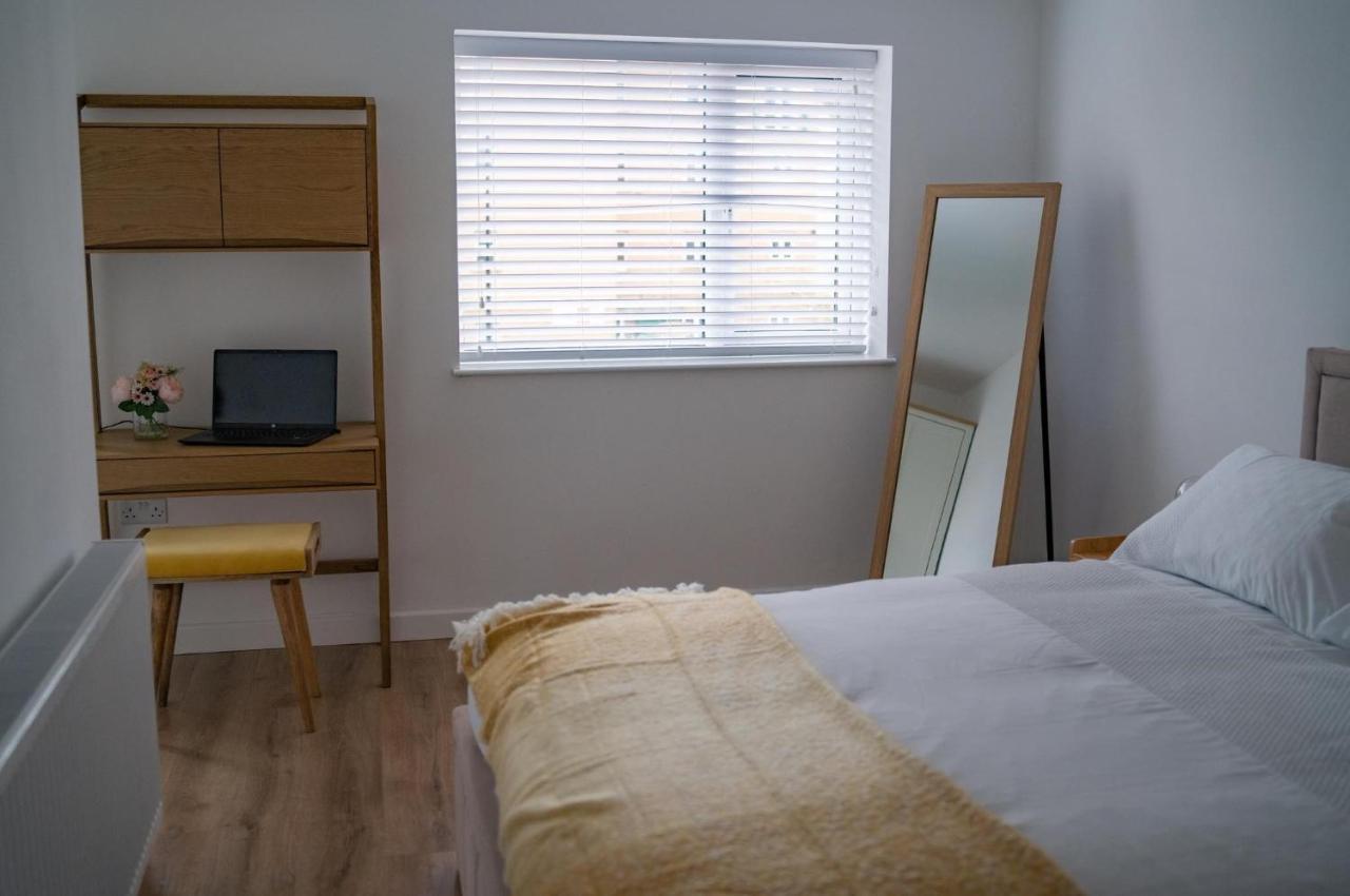 The Red House Modern Stylish Home From Home Walking Distance To Cardiff Bay And City Centre With Parking Esterno foto