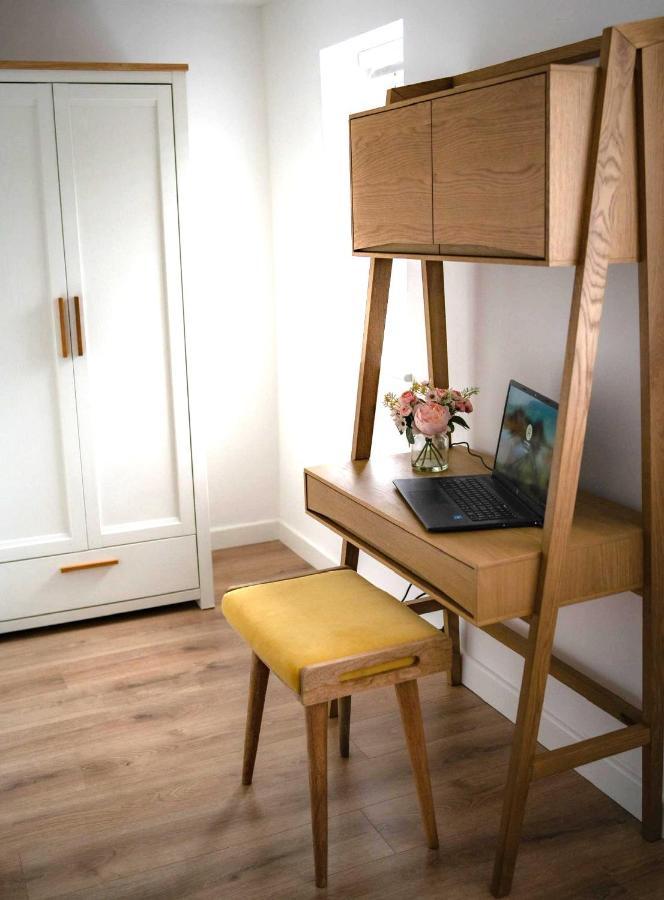 The Red House Modern Stylish Home From Home Walking Distance To Cardiff Bay And City Centre With Parking Esterno foto
