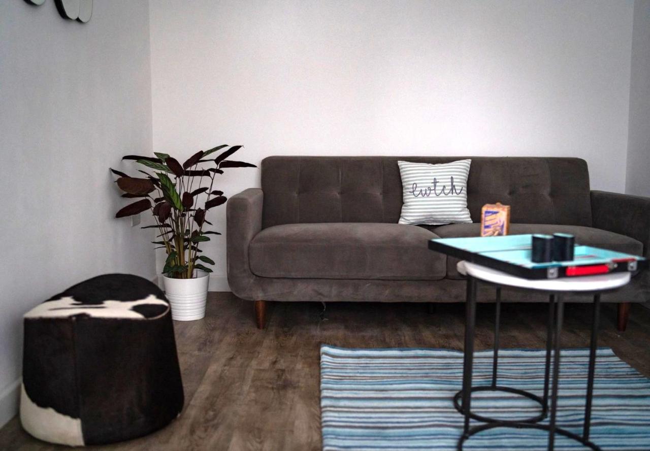 The Red House Modern Stylish Home From Home Walking Distance To Cardiff Bay And City Centre With Parking Esterno foto