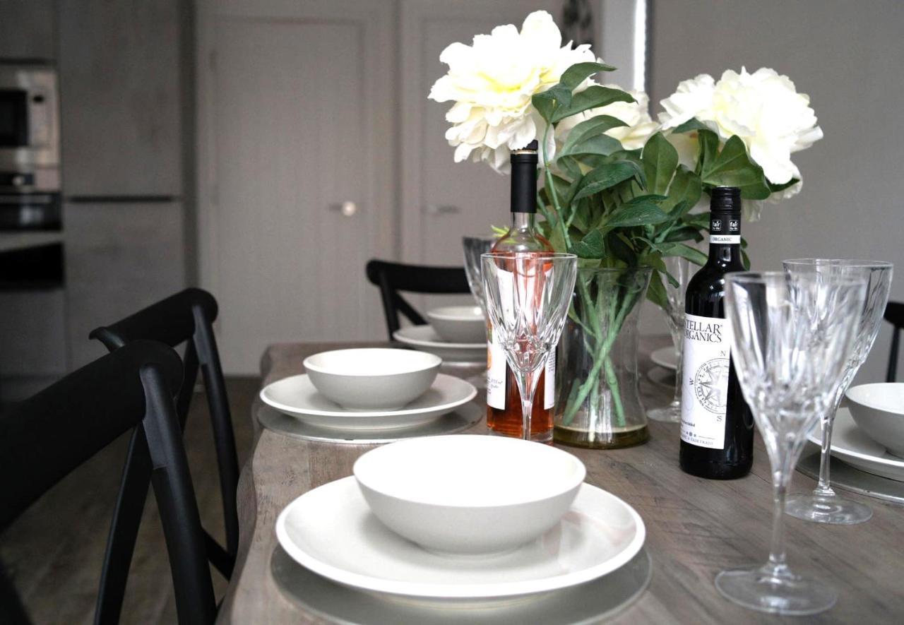 The Red House Modern Stylish Home From Home Walking Distance To Cardiff Bay And City Centre With Parking Esterno foto