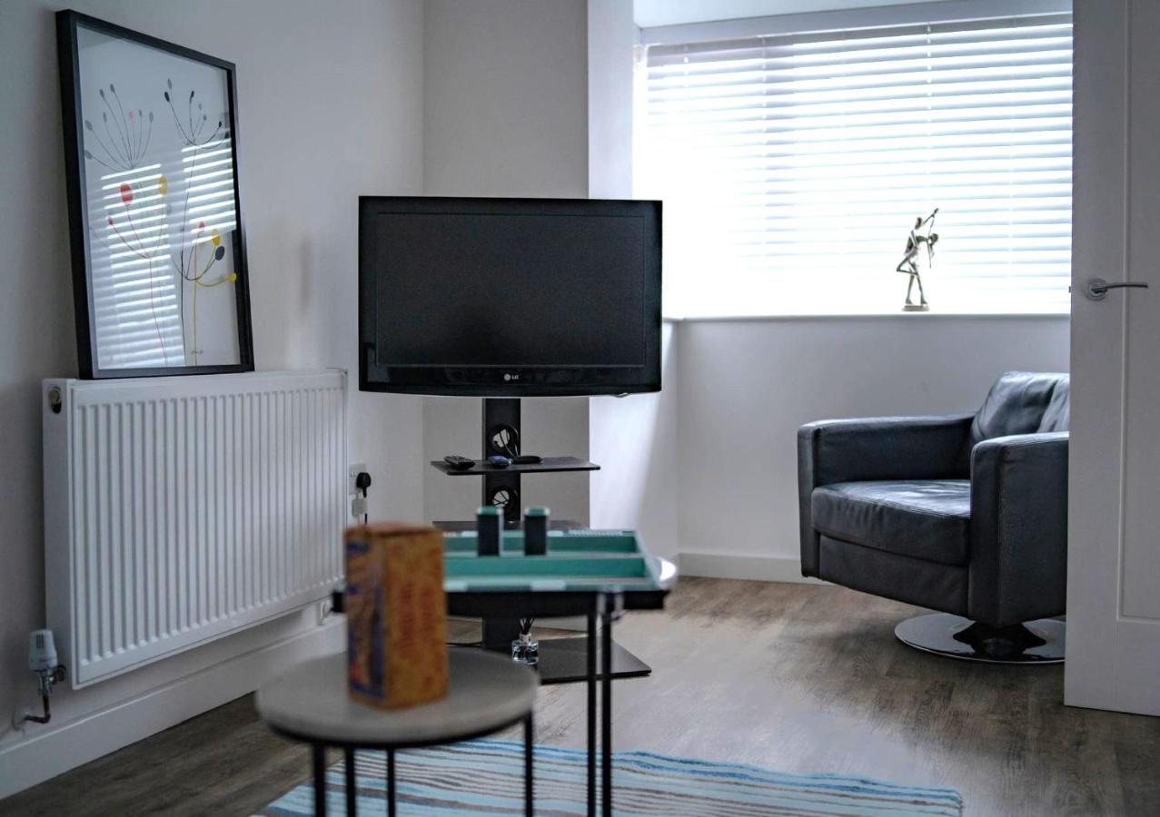 The Red House Modern Stylish Home From Home Walking Distance To Cardiff Bay And City Centre With Parking Esterno foto